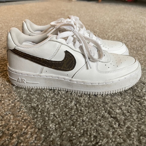 One twelve classic brown check custom AF1. Rarely use still in good condition. - Picture 3 of 4
